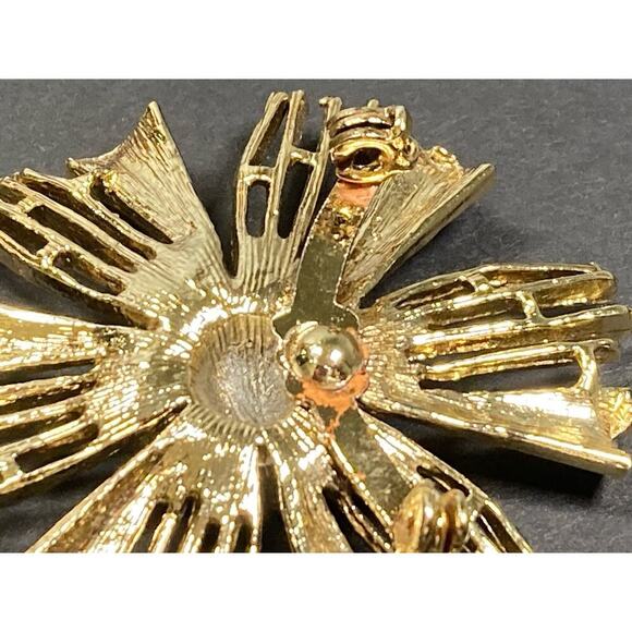 Vintage Mid-Century Gold Tone Floral Starburst Brooch & Clip On Earrings - Picture 11 of 16